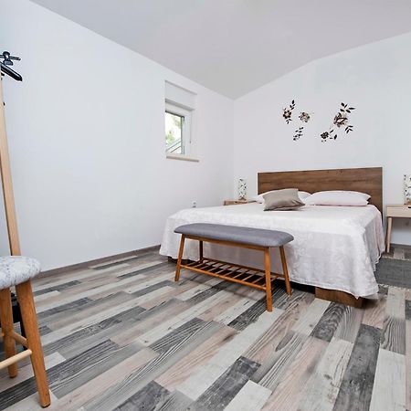 Paola Cozy Apartment Ровин Екстериор снимка