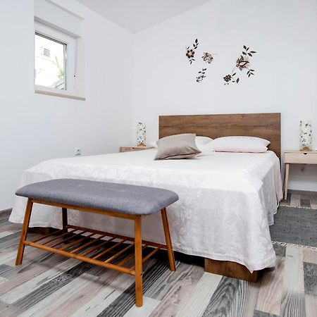 Paola Cozy Apartment Ровин Екстериор снимка