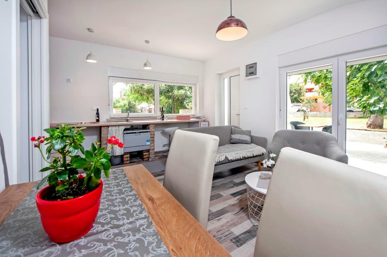Paola Cozy Apartment Ровин Екстериор снимка