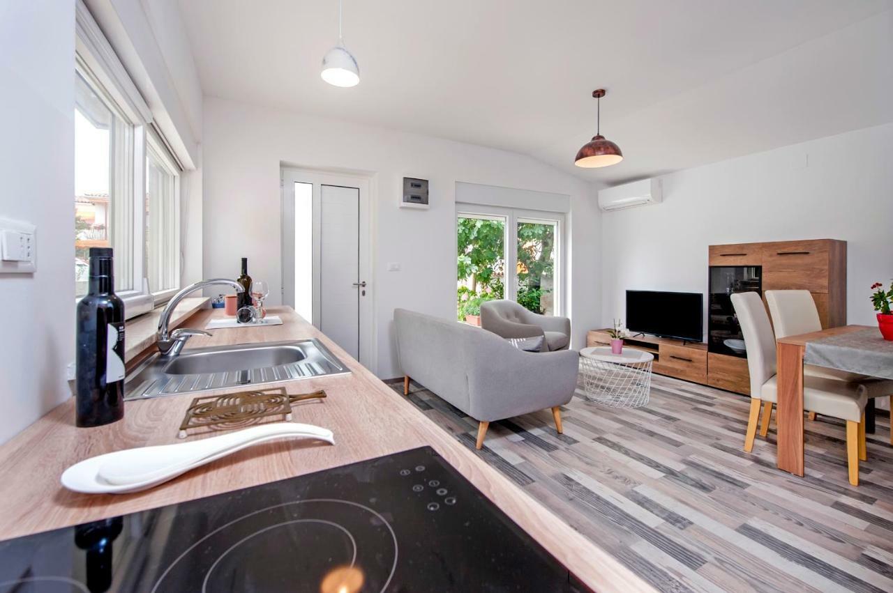Paola Cozy Apartment Ровин Екстериор снимка