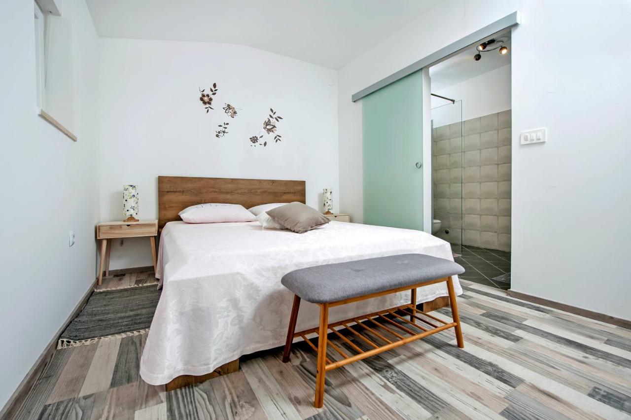 Paola Cozy Apartment Ровин Екстериор снимка