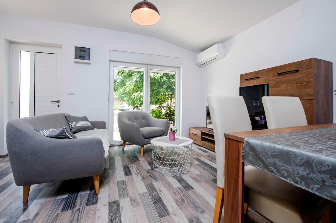 Paola Cozy Apartment Ровин Екстериор снимка