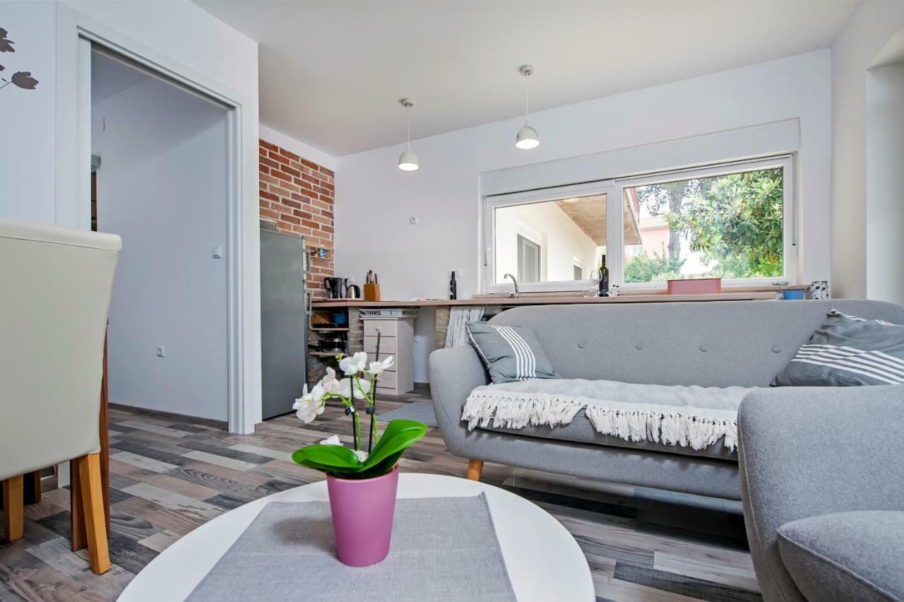 Paola Cozy Apartment Ровин Екстериор снимка