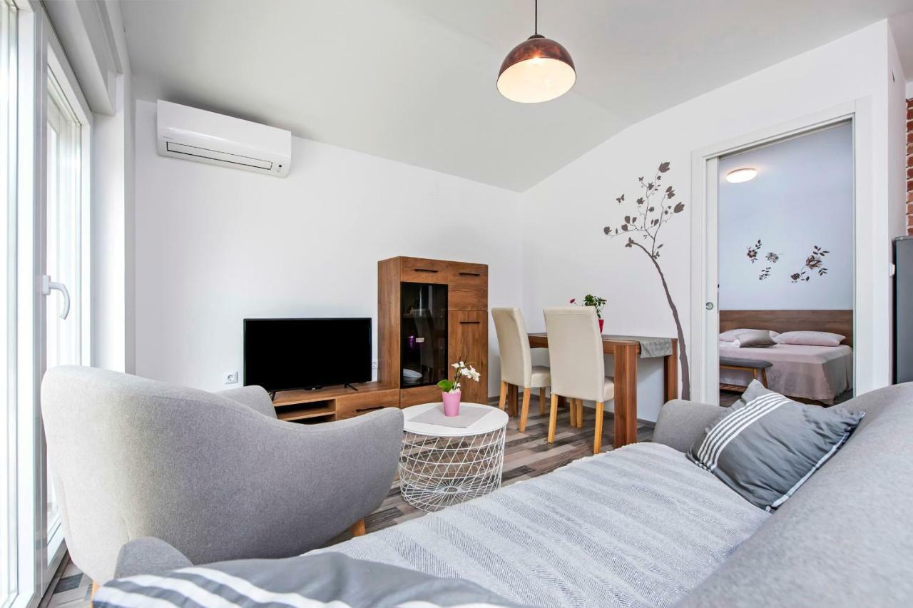 Paola Cozy Apartment Ровин Екстериор снимка